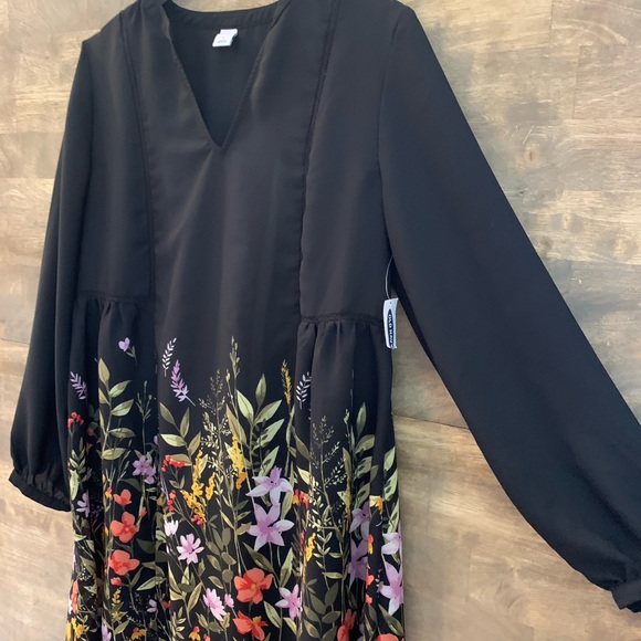 🌸4/25🌸 Old Navy Black Floral Dress - Picture 3 of 5